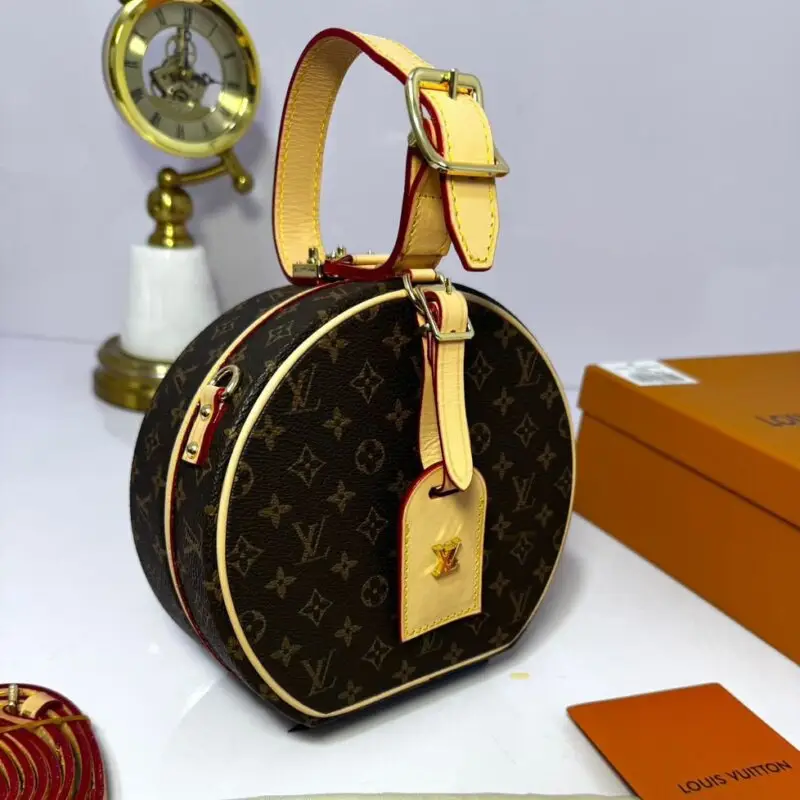 Louis Vuitton (LV) cute round handbag 17cm - Image 2