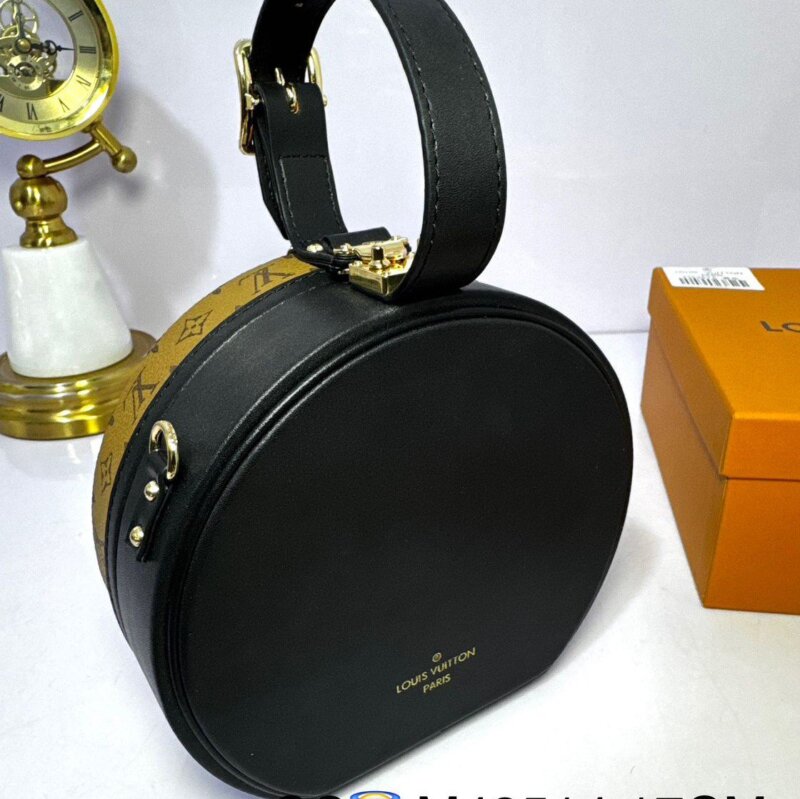 Louis Vuitton (LV) cute round handbag 17cm - Image 3