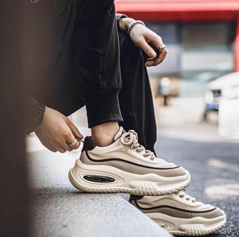 Trendy thick soled men's versatile sneakers (Size 41-42) - Image 3