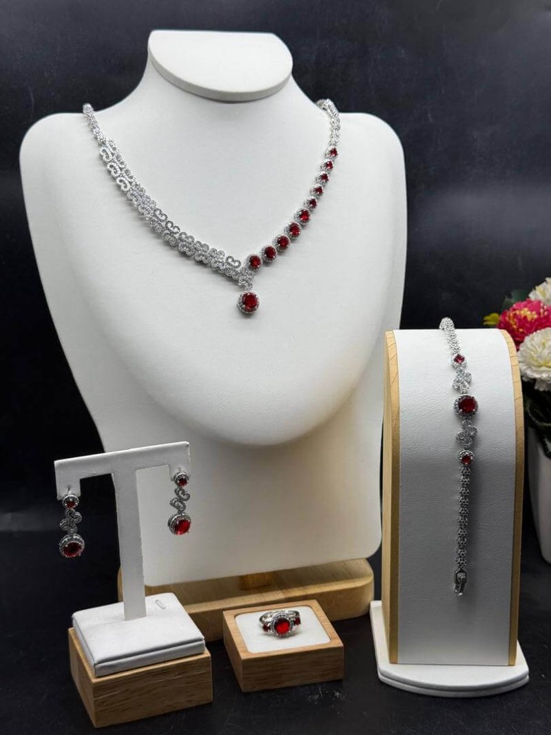 Swarovski complete jewelry set (red)